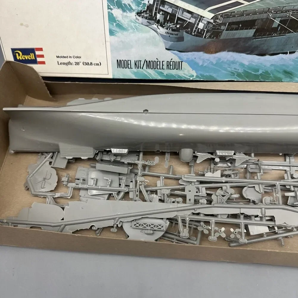 Vintage 1975 Revell USS Lexington Aircraft Carrier Model Kit H-444 20